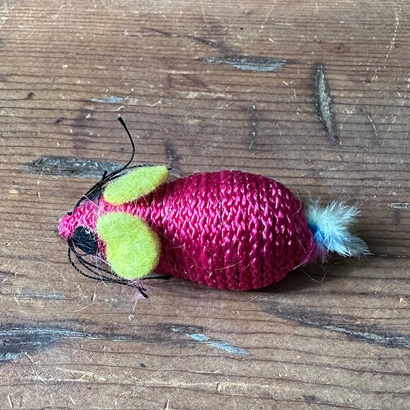 Raspberry Textured Cat Toy Mouse NWOT - Picture 2 of 2